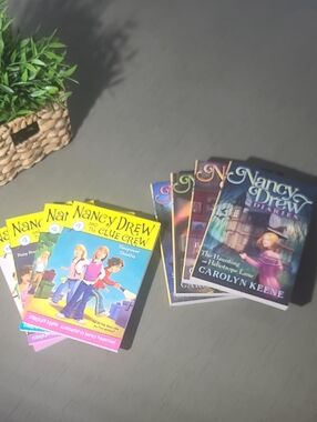 Nancy Drew Book Lot Set Of 8 Nacy Drew Clue Crew & Nancy Drew Diaries